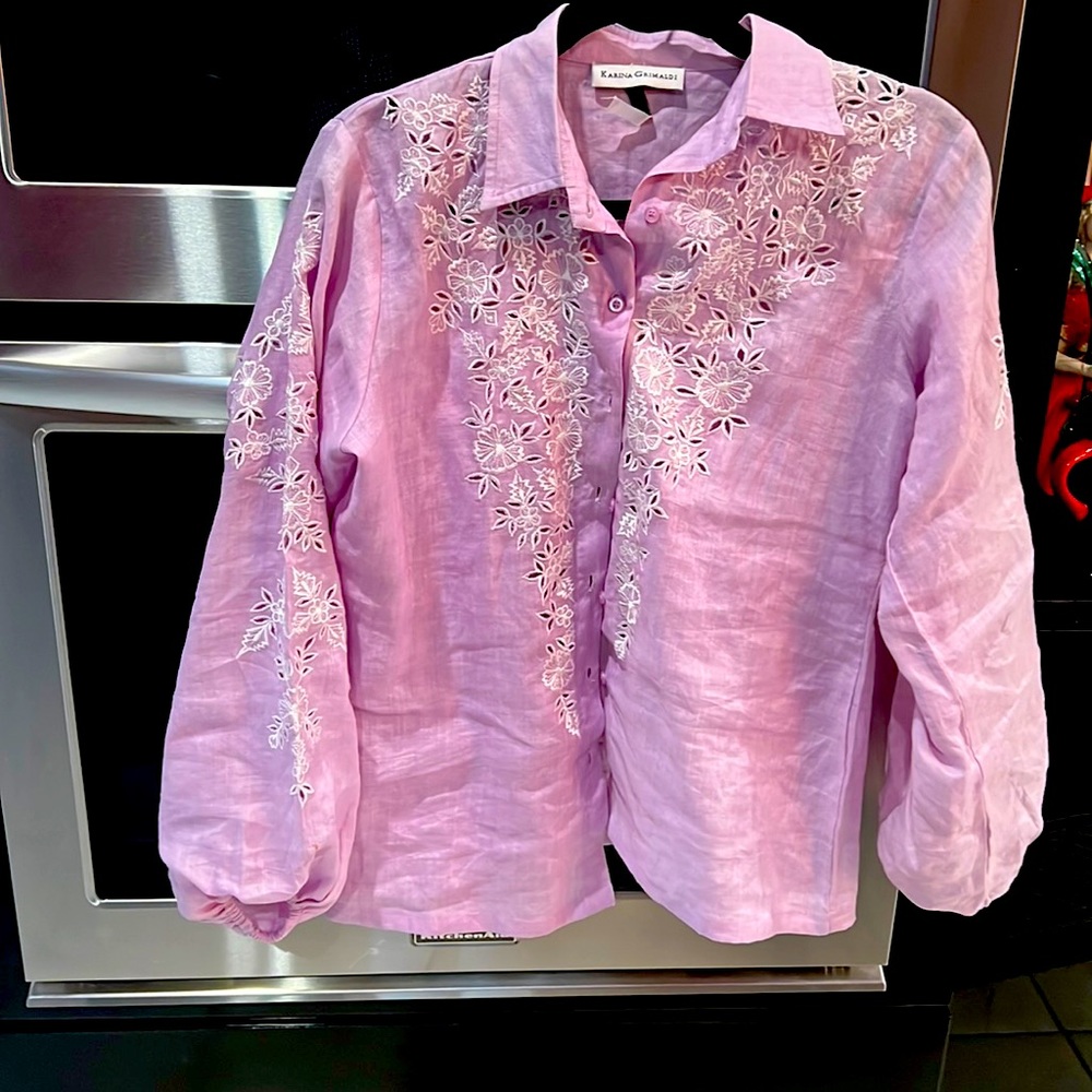 Blouse with white eyelet flowers